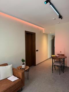 Guest suite with sea view, pool, and garden access - 9