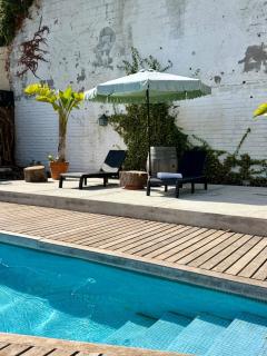 Guest suite with sea view, pool, and garden access - 3