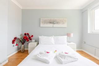 Bright 3-Bedroom Flat Parking 4KTV & Balcony - 9