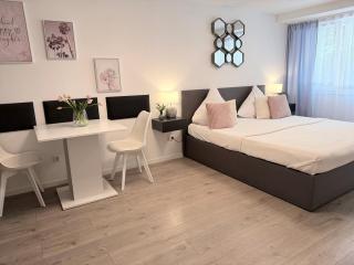 Prime Host Sophie Apartments - 3