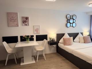 Prime Host Sophie Apartments - 2
