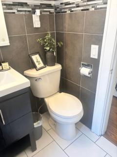 Cozy 4BR Bungalow, Steps to UNMC, Blackstone, VA - 2