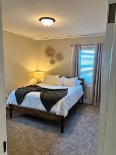Cozy 4BR Bungalow, Steps to UNMC, Blackstone, VA - 1