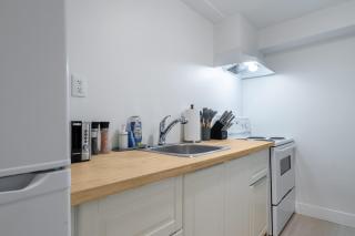 Modern Basement Suite Heart of Ossington - 2