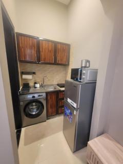 Cozy, Tiny, Retreat Studio in a prime location - 3