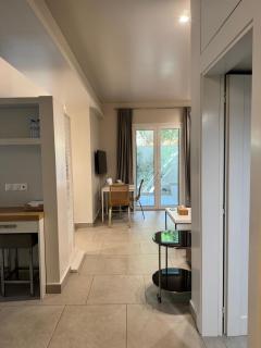 Modern Studio in the heart of Vouliagmeni - 4