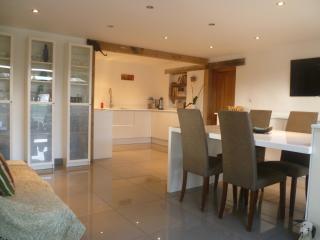Prestwick Oak - Sleeps 4-6 - using sofabed - Contemporary Rural Oak Framed House - Chiddingfold - 9