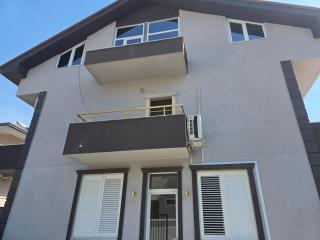 Vila Dalipaj guest house - 1
