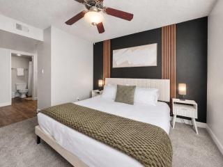 Spacious Tempe 2BR Pool Gym Near ASU - 8