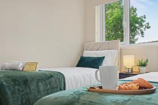 Comfortable Flat in Bedford Sleeps 3 to 4 Guests with Free Parking - 7