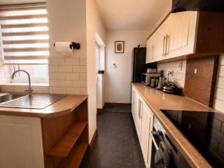 3BR House Near Pleasure Beach Sleeps 8 - 9
