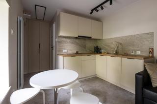 City Break Apartment by Fengshui4u w centrum Łodzi z osobną sypialnią i bezpłatnym parkingiem - 3