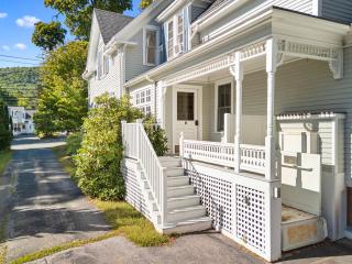 Parker House: Historic home - walk downtown, dog-friendly & washer/dryer - 8