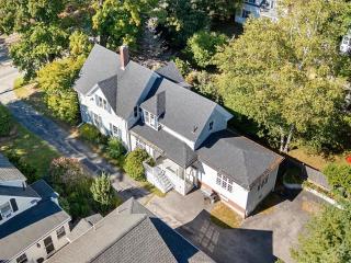 Parker House: Historic home - walk downtown, dog-friendly & washer/dryer - 2