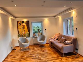 Independent House With Parking, Connecting Messe & City Centre - 8