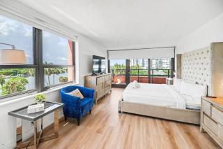 Huge 2BD Condo With Beach Service 720 - 7
