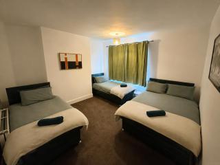 Spacious 4BR Stay at prime location in Doncaster - 4