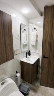 Modern & Luxury 3 bedroom apartment AC Parking - 6