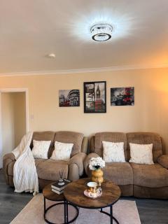 2 Bed Flat King Bed Near Heathrow Airport - 7