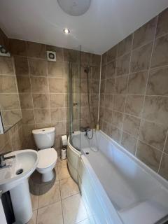 Open plan flat with large garden close to beach - 1