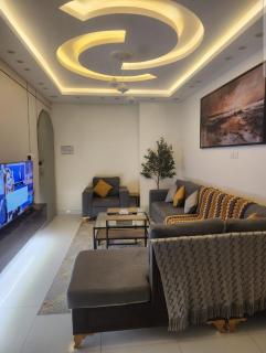 spacious luxury apartmentشقه فاخره واسعه - 0