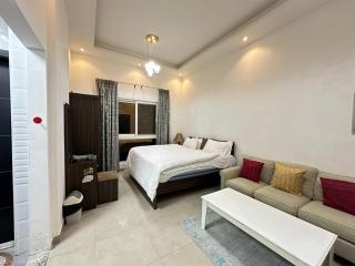 Entire Studio Apartment with King Bed - 8