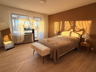 Spacious 2-Bedroom Apartment with Parking & Conservatory - 6