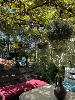 Dadu's Guesthouse - 9