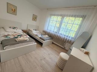Spacious 2-Bedroom Apartment with Parking & Conservatory - 4