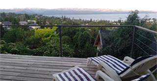 Departamento para dos personas con amplio deck y vista al lago - 5