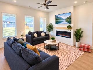 Goose Creek Modern Retreat - 9