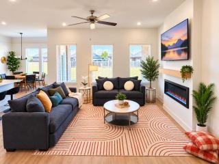 Goose Creek Modern Retreat - 4