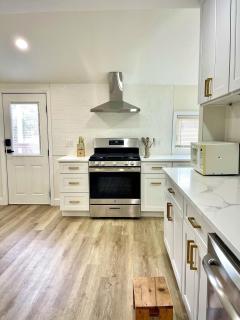 Family-Friendly 3BR Near Boston - Private Entrance - 8