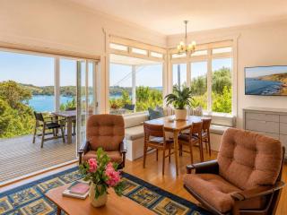 Pat's Bach - Elevated Bay Views Over Little Oneroa - 8