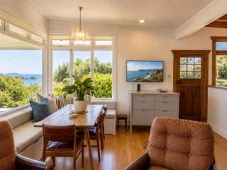 Pat's Bach - Elevated Bay Views Over Little Oneroa - 7
