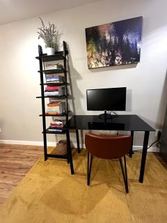 Spacious Private Calgary 1-Bedroom Suite - 6