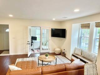 Beautiful 3 BR Home by the Water- Family Friendly - 7