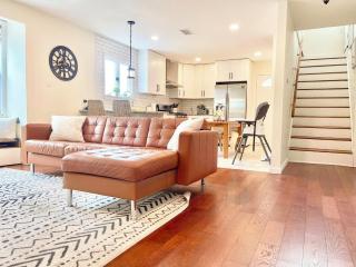 Beautiful 3 BR Home by the Water- Family Friendly - 9