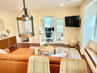 Beautiful 3 BR Home by the Water- Family Friendly - 5