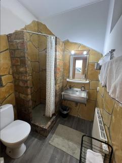 Cosy City Budget Apartment - 8