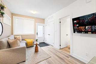 Stylish 3BR Retreat in Toronto Bloordale - 0