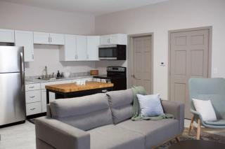 208 Renovated Apt l DT Indy l Medium l Long Term - 0