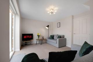 Modern Stockton Retreat Sleeps 6 by Stay With Us - 1