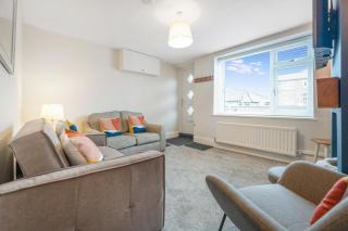 Stylish 2 Bedroom in Bishop Auckland with Parking - 1