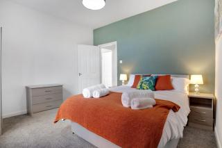 Two Bedroom Family Home with Garden Field View - 9