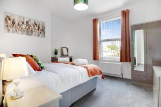 Two Bedroom Family Home with Garden Field View - 8