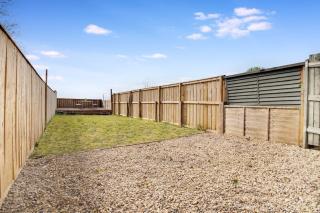 Two Bedroom Family Home with Garden Field View - 3