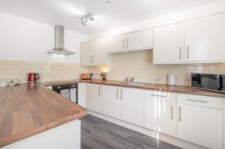 Stylish 5 Bed Flat in Thornaby Ideal for Groups - 9