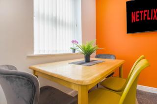 Stylish 5 Bed Flat in Thornaby Ideal for Groups - 3