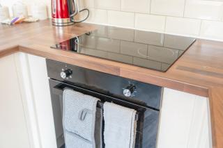 Stylish 5 Bed Flat in Thornaby Ideal for Groups - 1